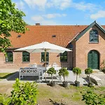 Brun - 1-5km From The Sea By Interhome